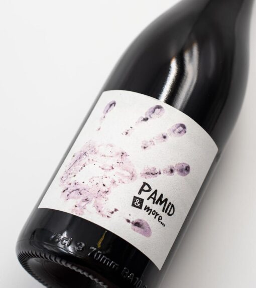 Detailná etiketa bulharského vína Zagreus Winery Pamid x Merlot z Tráckého údolia.