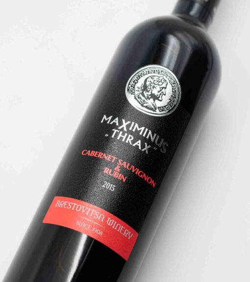 detail fľaše bulharského vína Maximinus Thrax Cabernet Sauvignon a Rubin