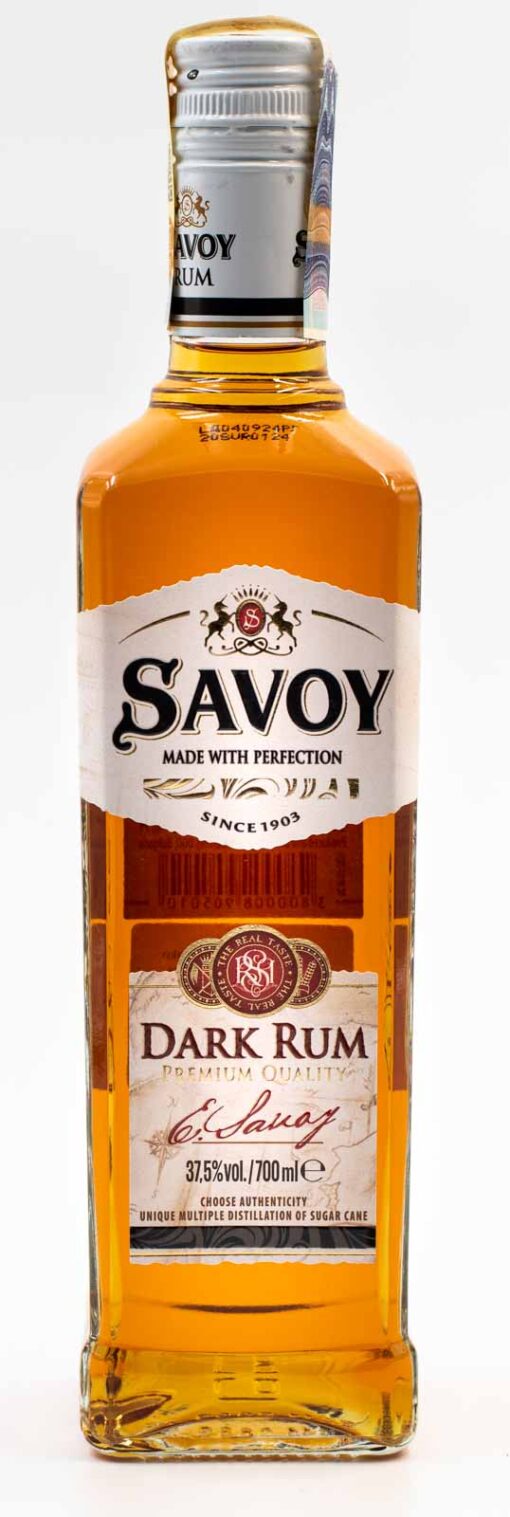 Celá fľaša bulharského Savoy Tmavého Rum – prémiový tmavý rum s elegantným dizajnom, vyrobený z trstinovej suroviny