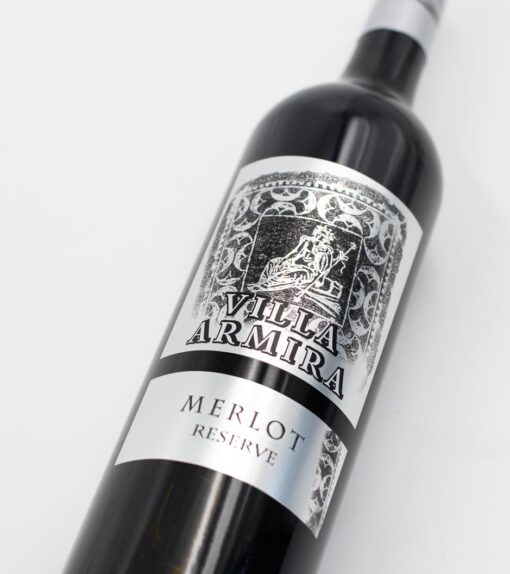 Detail etikety bulharského vína villa almira Merlot